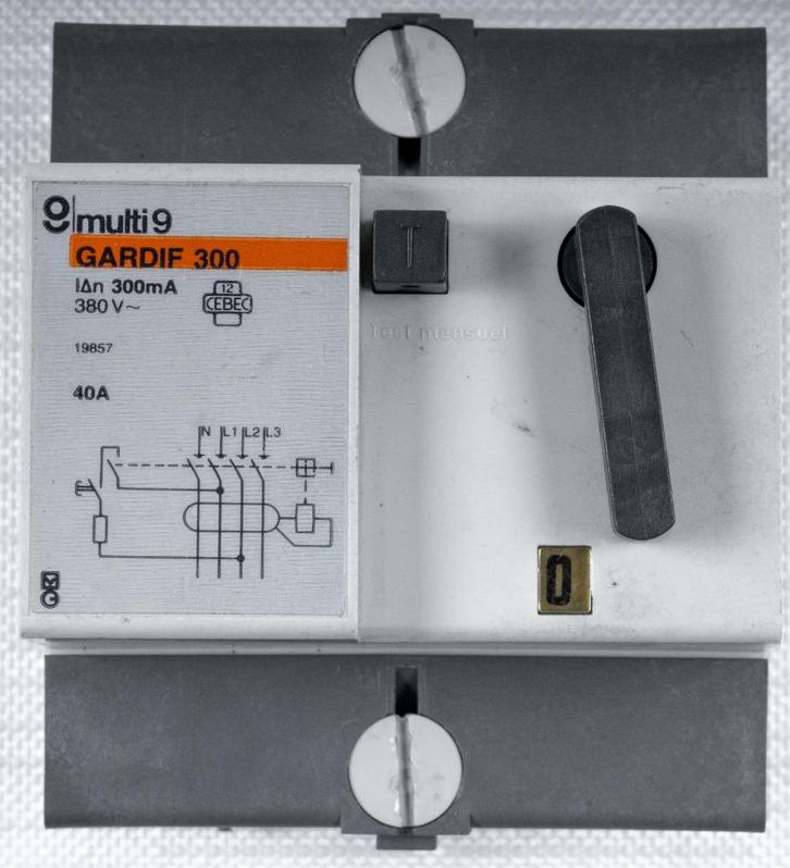 GARDIF MULTI 9 300mA verliesstroomschakelaar, Doe-het-zelf en Bouw, Elektriciteit en Kabels, Gebruikt, Schakelaar, Ophalen of Verzenden