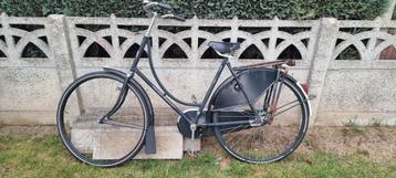 Oude dames fiets beschikbaar voor biedingen