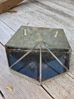 Antieke voederbak vogels uit zink, Ophalen