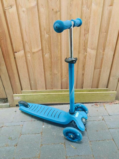 2x blauwe kinderstep met ledwieltjes playtive, Fietsen en Brommers, Steps, Zo goed als nieuw, Ophalen