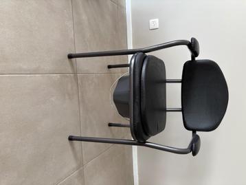 Chaise percée  beschikbaar voor biedingen