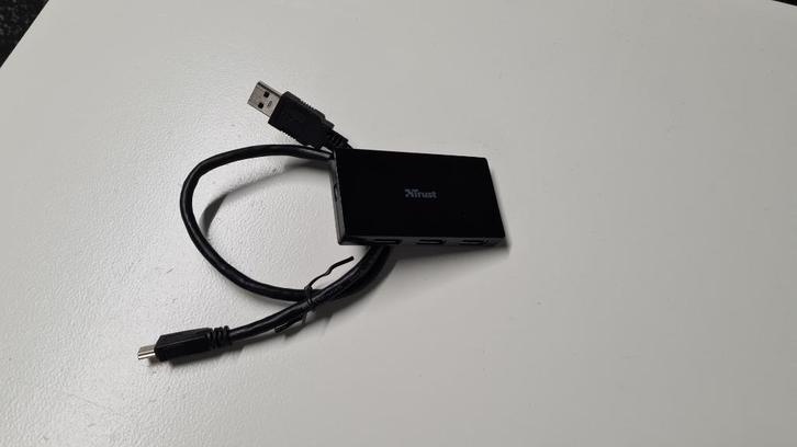 Faites confiance au concentrateur USB 3, Informatique & Logiciels, Stations d'accueil, Utilisé, Hub USB, Portable, Enlèvement ou Envoi