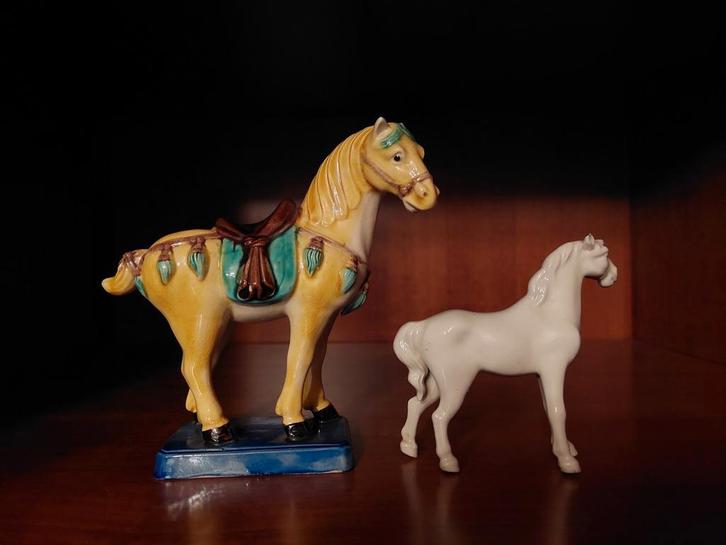 2x keramisch beeld van paard, Verzamelen, Dierenverzamelingen, Zo goed als nieuw, Paard, Ophalen of Verzenden