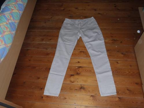 beige broek maat 40, Kleding | Dames, Broeken en Pantalons, Zo goed als nieuw, Maat 38/40 (M), Beige, Lang, Ophalen