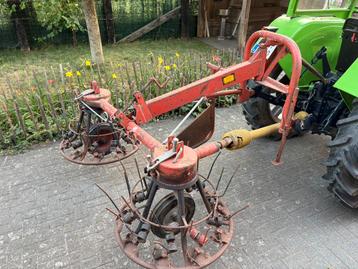 Hooikeerder met aftakas beschikbaar voor biedingen