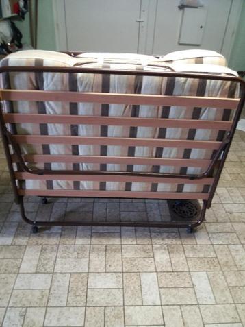  	 Lit pliable avec matelas beschikbaar voor biedingen