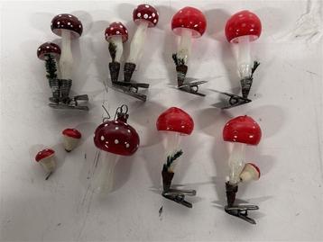A7090. Partij mooie oude paddestoelen, kerstballen beschikbaar voor biedingen