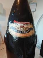 99cm de long, Bouteille de Vin Baroncini 1986, Pleine, Comme neuf, Enlèvement, Vin rouge