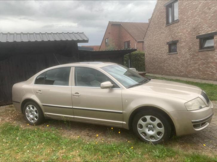 skoda superb 2.5tdi, Auto's, Skoda, Particulier, Superb, ABS, Alarm, Boordcomputer, Cruise Control, Lederen bekleding, Metaalkleur
