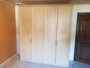 Kleerkast 2 stuks beschikbaar voor biedingen