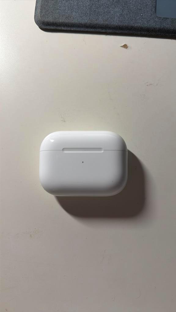 Oplaadcase apple airpods pro 2 + hoesje voor case, Telecommunicatie, Mobiele telefoons | Oordopjes, Zo goed als nieuw, Ophalen