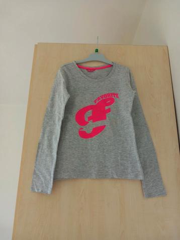 Lichtgrijze longsleeve met print 134/140, heel goede staat beschikbaar voor biedingen