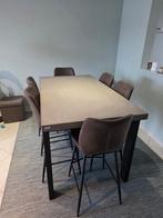 Hoge tafel.. bijpassende hoge stoelen., Huis en Inrichting, Ophalen, Zo goed als nieuw