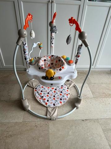 Baby jumper met speeltjes beschikbaar voor biedingen