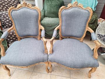2 armstoelen beschikbaar voor biedingen