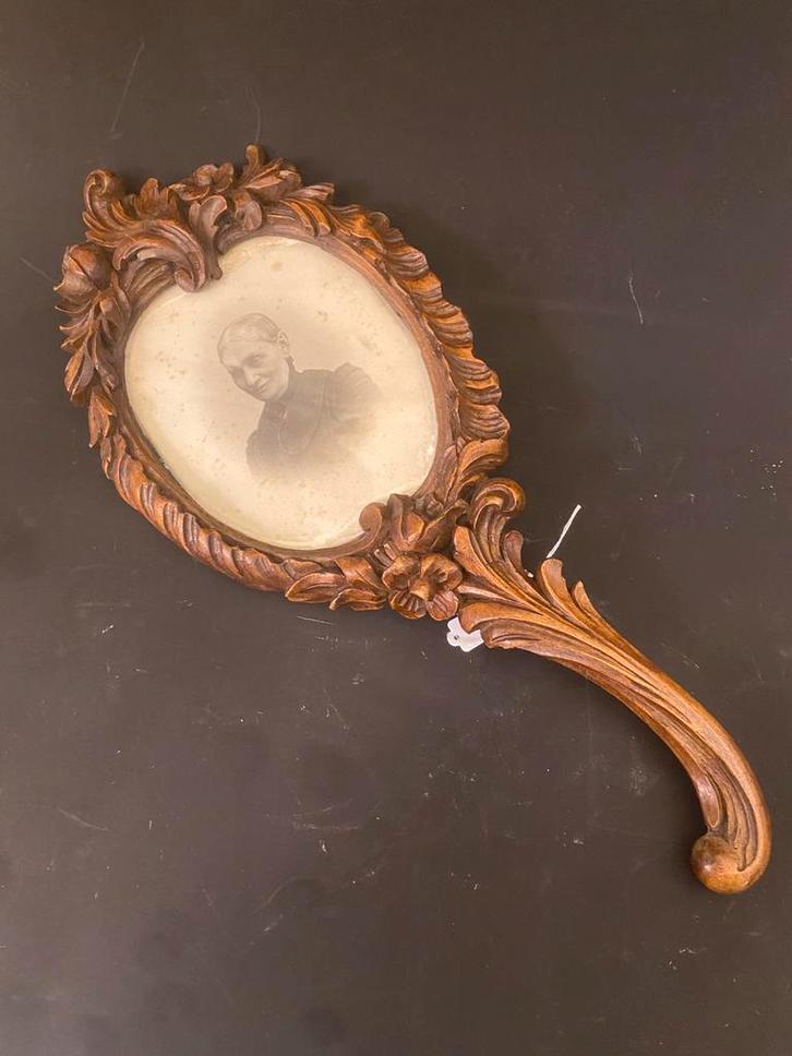 Barokke fotolijst van hout in een vorm van een handspiegel., Handtassen en Accessoires, Broches, Zo goed als nieuw, Ophalen of Verzenden
