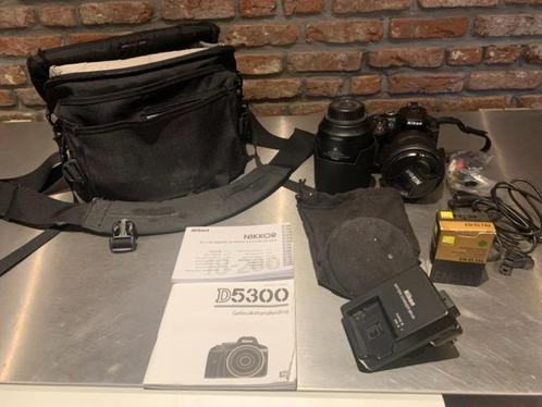 Nikon fototoestel D5300 met tas, 2 lenzen en extra 2de batte, TV, Hi-fi & Vidéo, Appareils photo numériques, Comme neuf, Nikon
