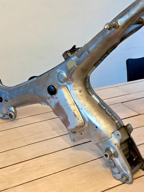 Honda ss : verstevigd frame op motopapieren., Motoren, Onderdelen | Honda, Gebruikt, Ophalen