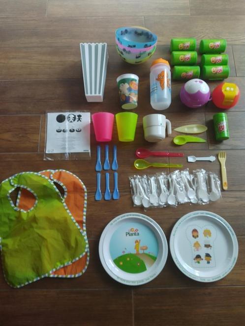 Set van plastic kinderservies & toebehoren: bekers, fruitbox, Kinderen en Baby's, Babyvoeding en Toebehoren, Gebruikt, Overige typen