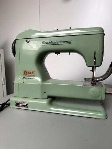 oud vintage naaimachine "Messerschmitt"
