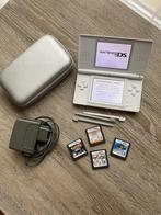 Nintendo DS White + 4 jeux et accessoires, Games en Spelcomputers, Games | Nintendo DS, Ophalen, Gebruikt