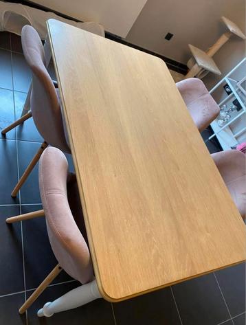 Eettafel  beschikbaar voor biedingen