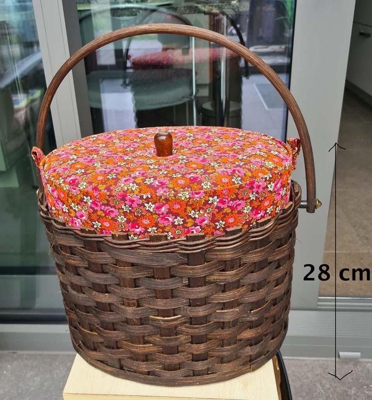 Hoge naaimand - opbergmand -lees info aub, Hobby en Vrije tijd, Overige Hobby en Vrije tijd, Zo goed als nieuw, Ophalen