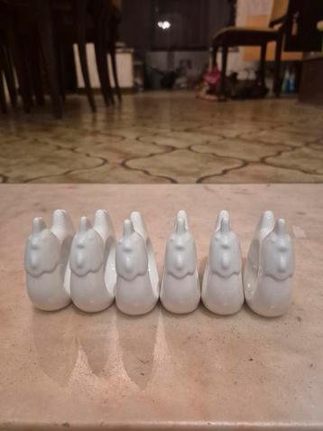 Set van 6 porseleinen servetringen in perfecte staat  beschikbaar voor biedingen