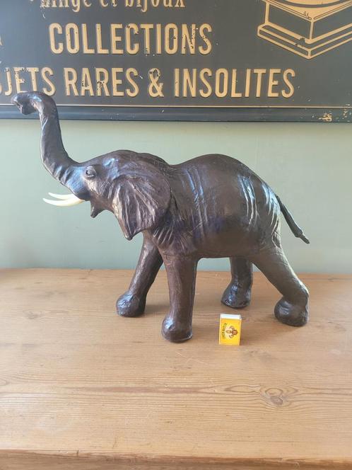 Grote bruine leren olifant, Antiek en Kunst, Kunst | Beelden en Houtsnijwerken, Ophalen of Verzenden