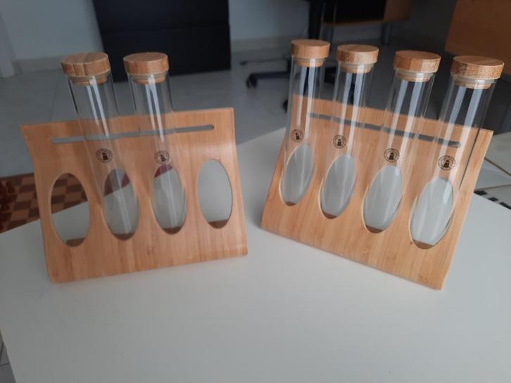 Kruidenrekje in hout met 4 glazen buisjes., Huis en Inrichting, Keuken | Keukenbenodigdheden, Nieuw, Ophalen