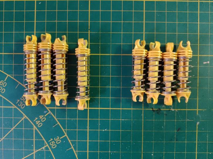 2 sets vering Nikko Evo 1/10, Hobby en Vrije tijd, Modelbouw | Radiografisch | Auto's, Gebruikt, Auto onroad, Elektro, Schaal 1:10