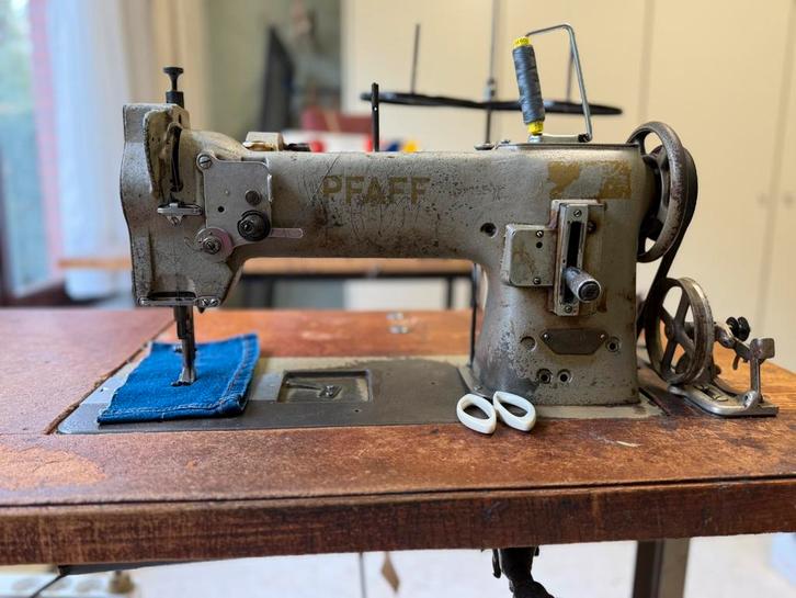 Vintage industriële naaimachine Pfaff 145, Hobby en Vrije tijd, Naaimachines en Toebehoren, Gebruikt, Naaimachine, Pfaff, Industrieel