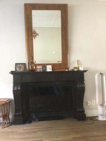 Antieke zwarte schouw Belgisch hardsteen beschikbaar voor biedingen