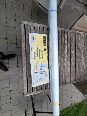 Microgeperforeerd dak beschikbaar voor biedingen
