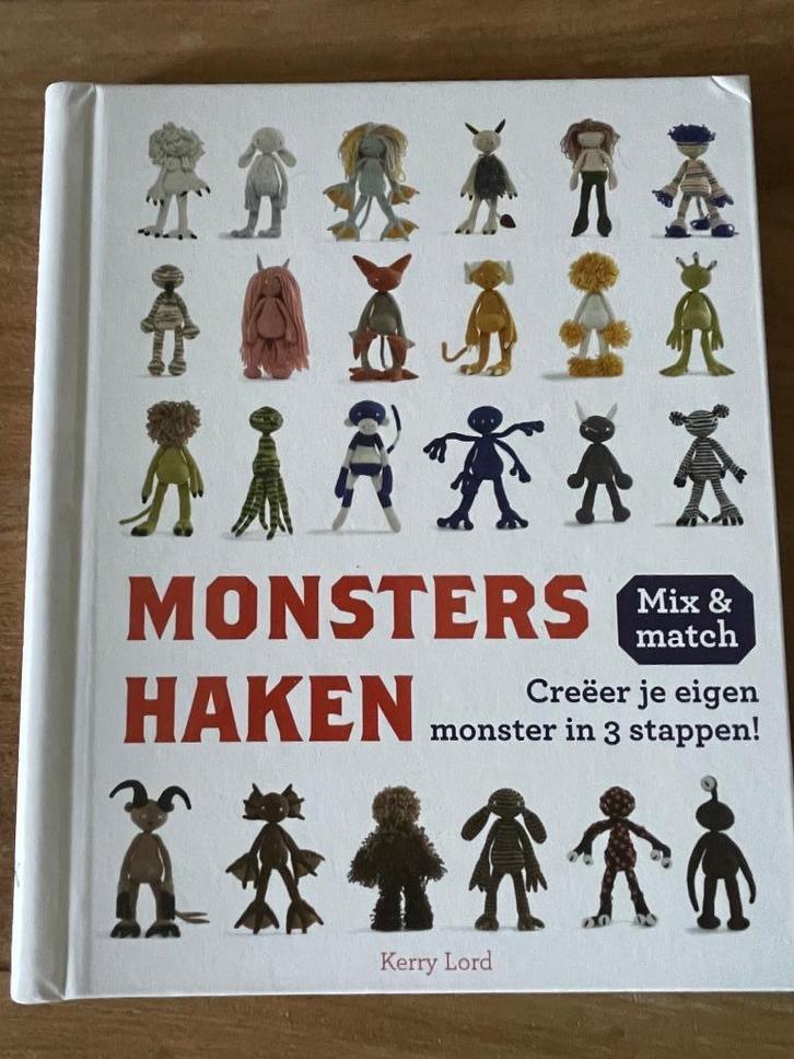 Hardcover Monsters Haken - zo goed als nieuw, Hobby en Vrije tijd, Breien en Haken, Zo goed als nieuw, Haken, Patroon of Boek