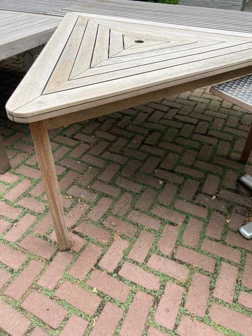 Driehoekige teakhouten tafel, zeldzaam., Tuin en Terras, Tuintafels, Gebruikt, Teakhout, Ophalen