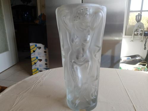 Vase en cristal unique avec deux statues de femmes nues. Le, Antiquités & Art, Antiquités | Verre & Cristal, Enlèvement