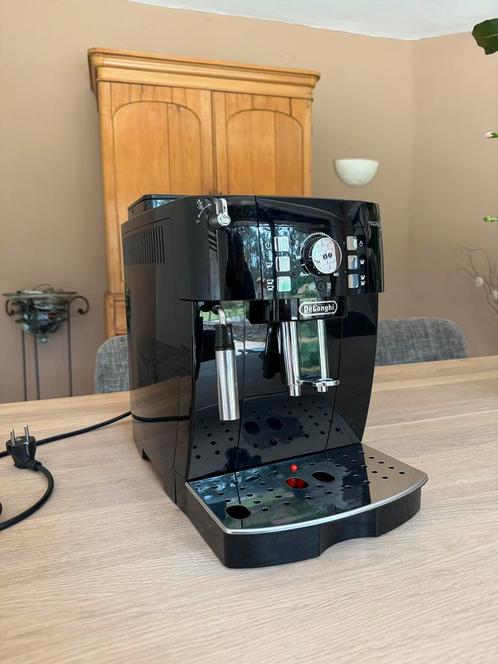 DeLonghi Magnifica S, Elektronische apparatuur, Koffiezetapparaten, Zo goed als nieuw, Koffiebonen, Koffiemachine, Afneembaar waterreservoir