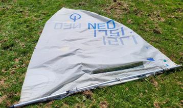Optimist zeil met gescheurd raam Kool Sails, Enlèvement ou Envoi, Utilisé, Gréement et Mâts, Voilier