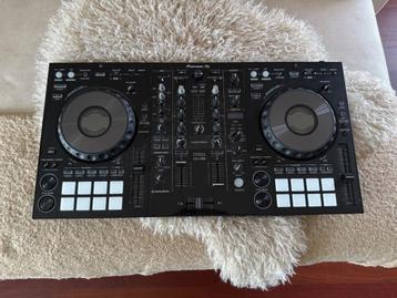 Pioneer DDJ-800 DJ Controller + Decksaver  beschikbaar voor biedingen