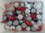 Grote set van 50 witte en rode kerstballen, Diversen, Kerst, Ophalen of Verzenden, Zo goed als nieuw