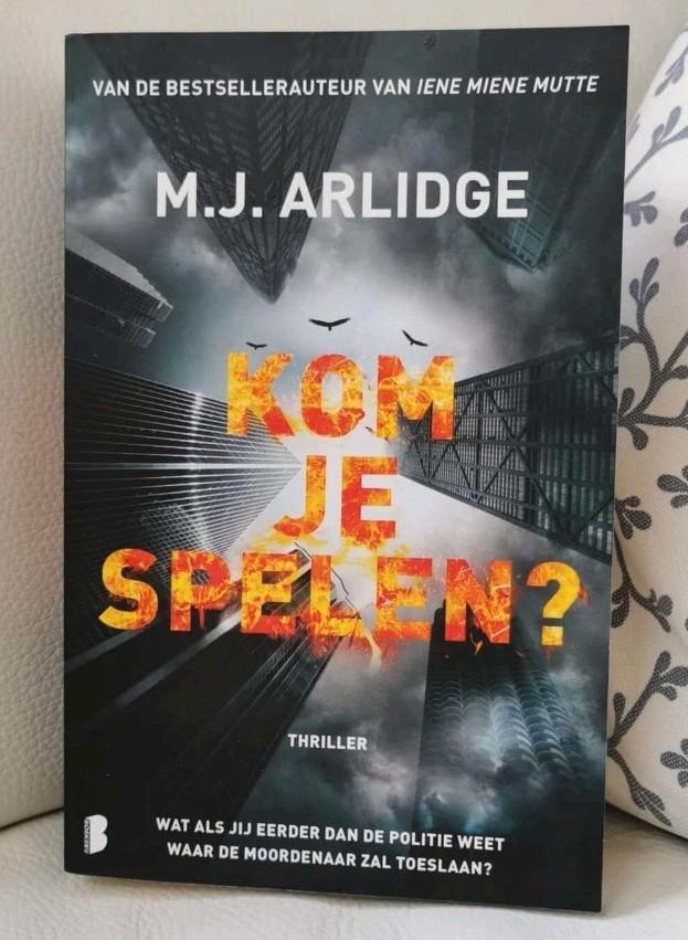 Boek M.J. Arlidge, Kom je spelen?, Boeken, Thrillers, Zo goed als nieuw, Europa overig, Ophalen of Verzenden