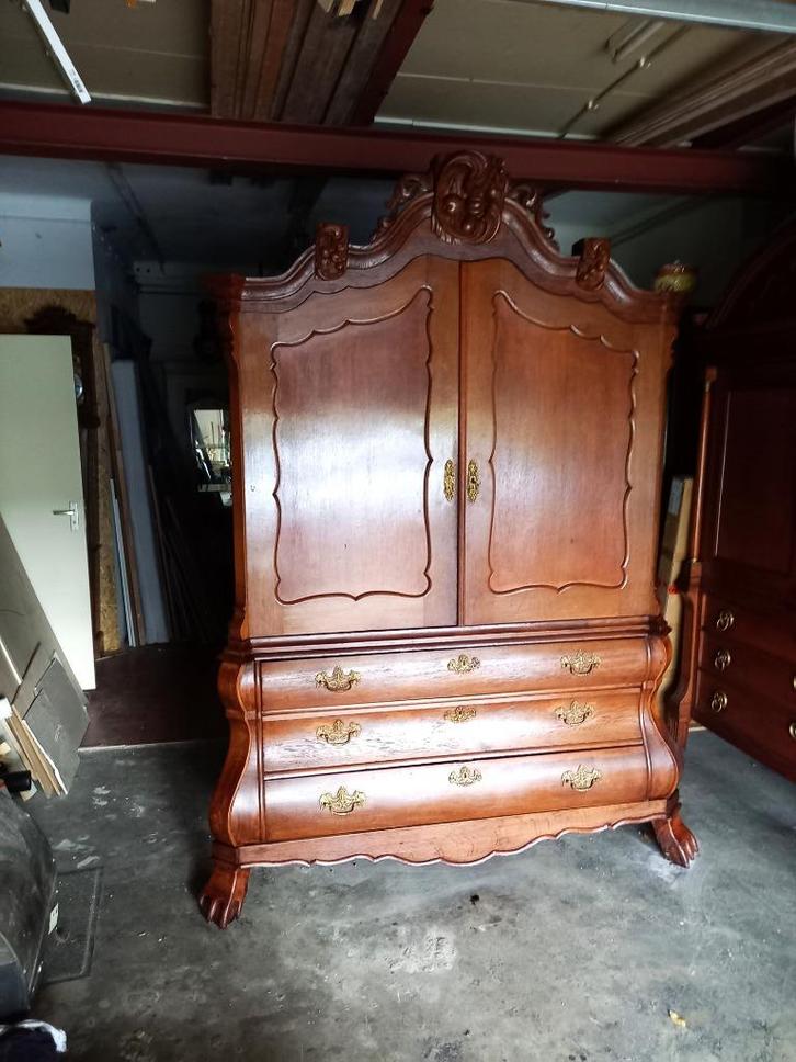 Antiek gebogen buik kabinet, Antiek en Kunst, Antiek | Meubels | Kasten, Ophalen