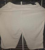 Un Short blanc, Vêtements | Femmes, Vêtements Femmes Autre, Envoi, Comme neuf