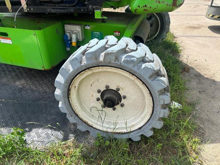 Niftylift HR 21 DE Wielen p19206 en p19207, Articles professionnels, Machines & Construction | Ascenseurs, Échafaudages & Échelles