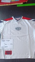 T-shirt wit afgewerkt met blauw/rood - Umbro voor 8-10 jaar, Gebruikt, Umbro, Ophalen of Verzenden, Shirt of Longsleeve
