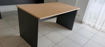 Stevige grote bureautafel 1m40  x 80cm  beschikbaar voor biedingen
