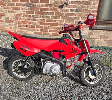 Honda crf 50 replica in zeer nette staat  beschikbaar voor biedingen