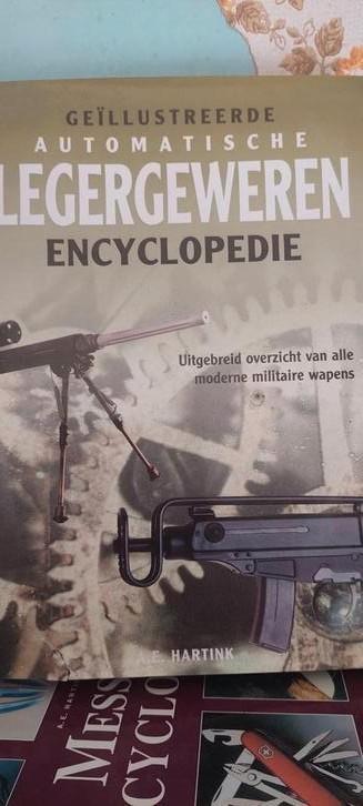 A.E. Hartink - Geillustreerde legergeweren encyclopedie, Boeken, Oorlog en Militair, Zo goed als nieuw, Algemeen, Ophalen of Verzenden