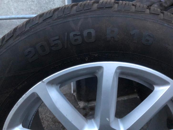 Mooie set winterbanden op velg, Autos : Pièces & Accessoires, Pneus & Jantes, Pneu(s), Pneus hiver, Enlèvement